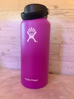 32 oz Raspberry Hydro Flask